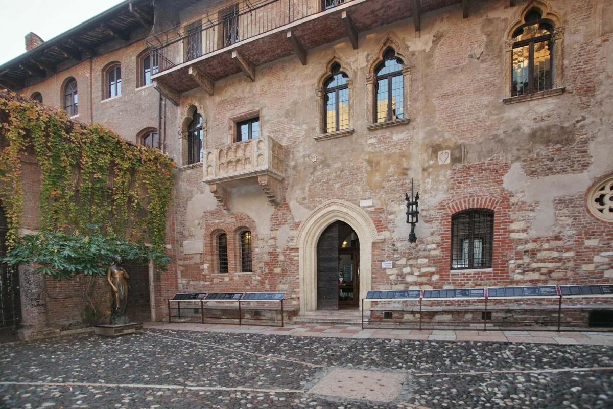 Juliet's House courtyard, Verona