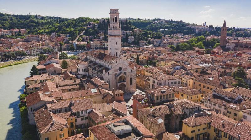 特別額装品/Palazzi Di Verona（ヴェローナ） 330px-Toyota_Verossa_25_(TA-